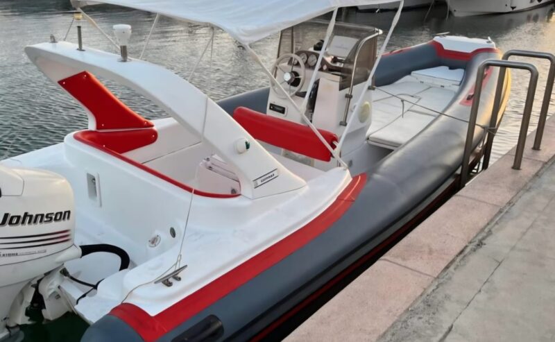 Escursioni in gommone  da Capitana | Mari Pintau | Torre delle Stelle | Sardegna