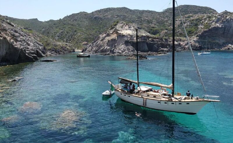 Escursione in barca a vela da Calasetta nelle isole di Sant’Antioco e San Pietro Sardegna