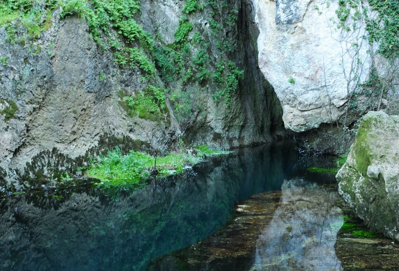 Escursione a Su Gologone | Valle del Lanaitho | villaggio nuragico con pranzo dai pastori