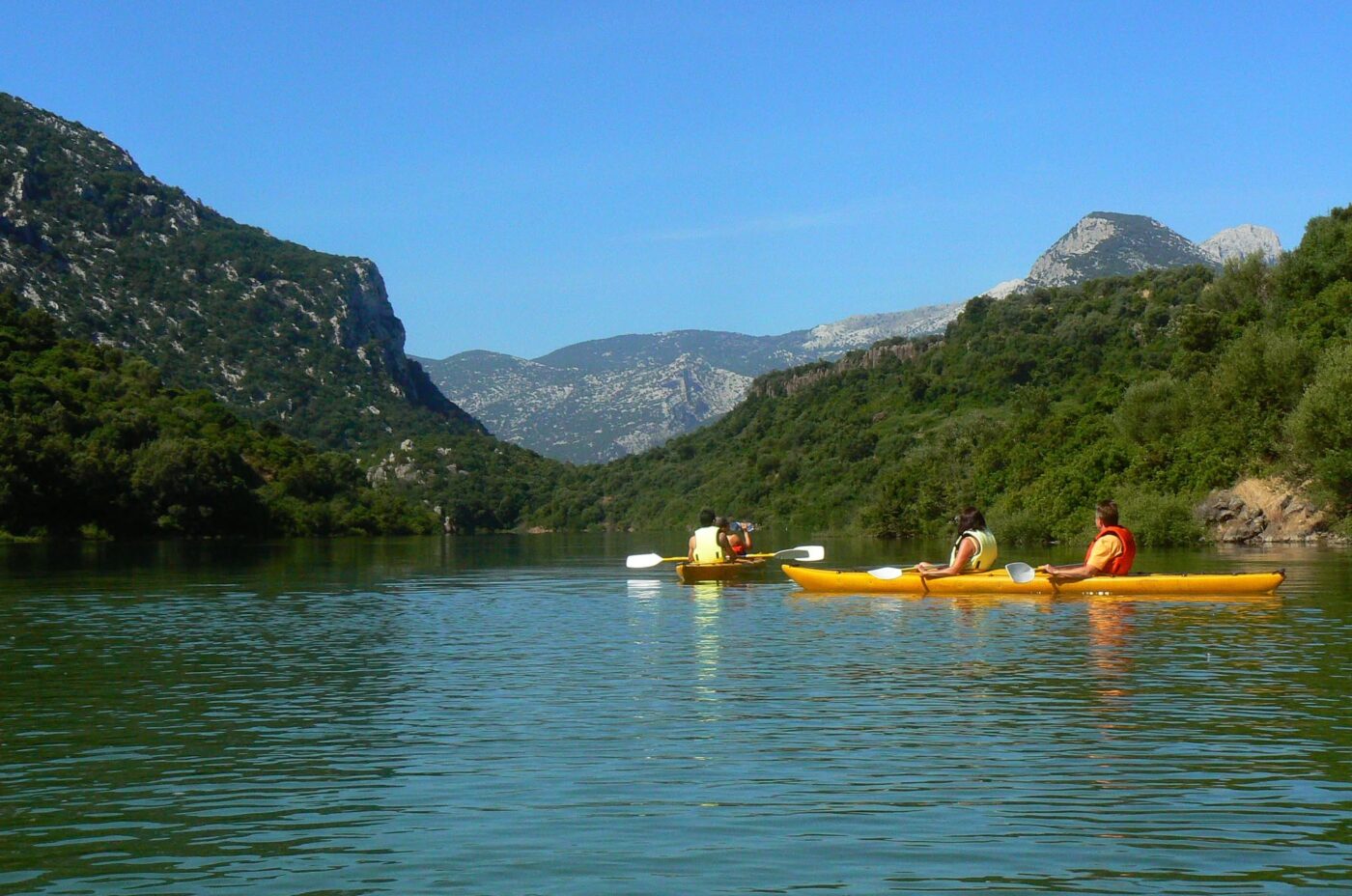 Escursione in canoa e fuoristrada nel lago Cedrino e nella Valle di Lanaitho | con pranzo dai pastori