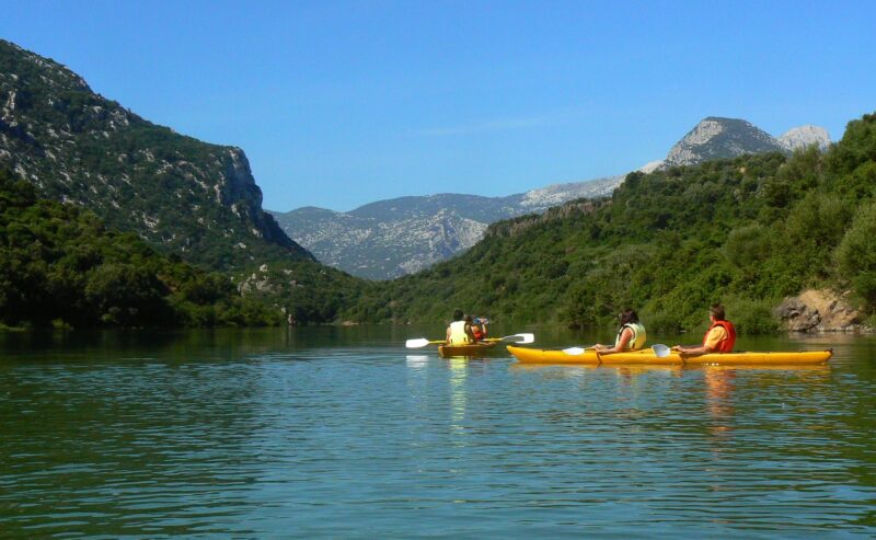 Escursione in canoa e fuoristrada nel lago Cedrino e nella Valle di Lanaitho | con pranzo dai pastori