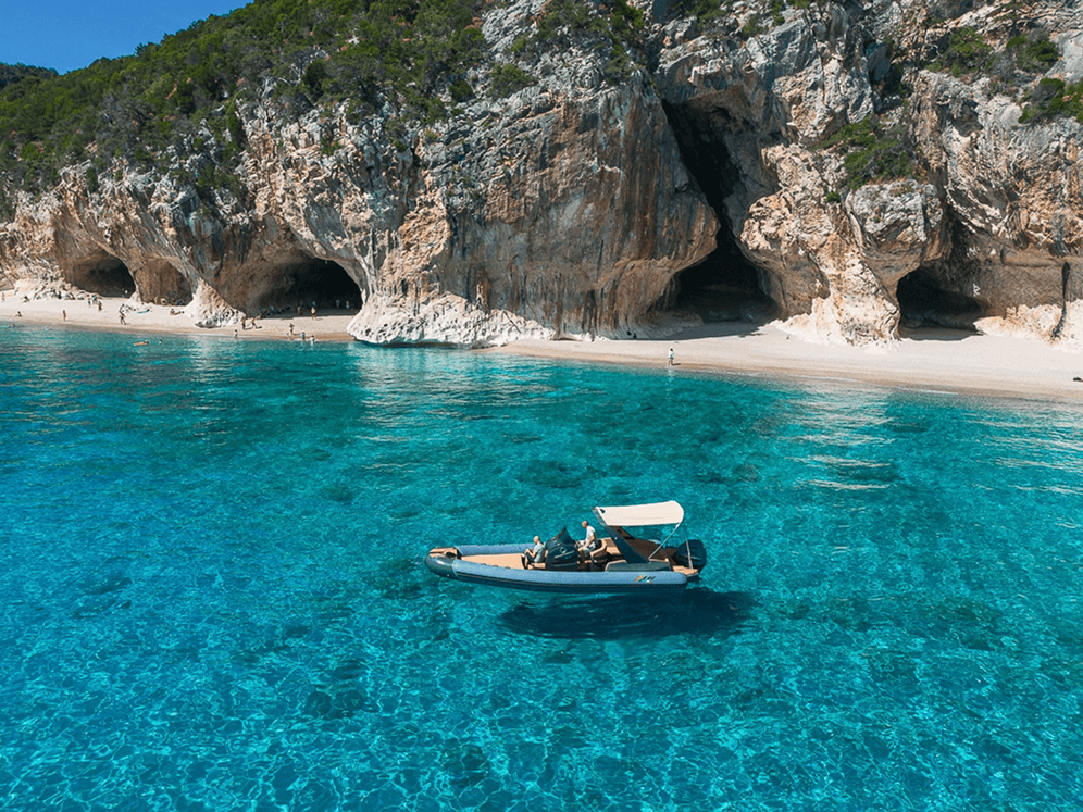 Escursione in gommone in esclusiva con partenza da Cala Gonone
