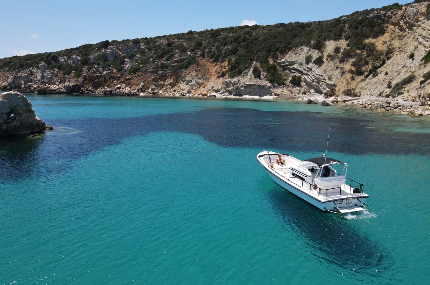 ESCURSIONI IN BARCA MOTOR YACHT CON SKIPPER Calasetta-Isola di san Pietro